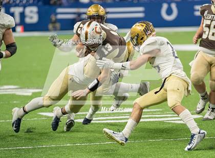 Thumbnail 3 in Fort Wayne Bishop Dwenger vs Evansville Central (IHSAA 4A Final) photogallery.