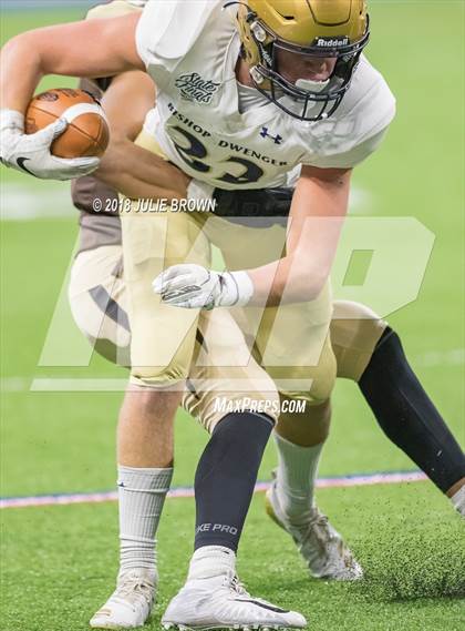Thumbnail 3 in Fort Wayne Bishop Dwenger vs Evansville Central (IHSAA 4A Final) photogallery.