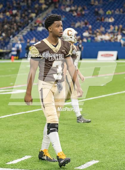 Thumbnail 2 in Fort Wayne Bishop Dwenger vs Evansville Central (IHSAA 4A Final) photogallery.