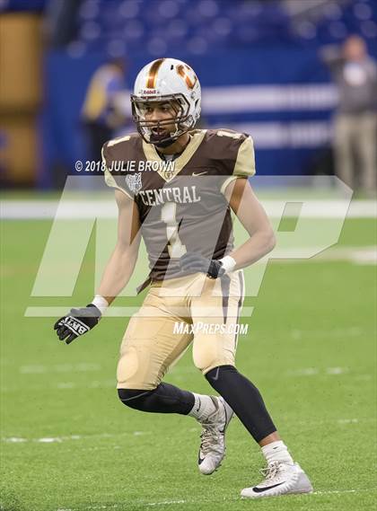Thumbnail 3 in Fort Wayne Bishop Dwenger vs Evansville Central (IHSAA 4A Final) photogallery.