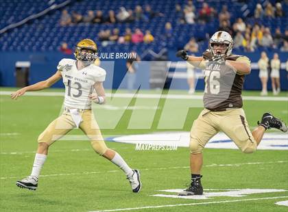Thumbnail 1 in Fort Wayne Bishop Dwenger vs Evansville Central (IHSAA 4A Final) photogallery.