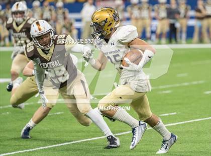 Thumbnail 1 in Fort Wayne Bishop Dwenger vs Evansville Central (IHSAA 4A Final) photogallery.