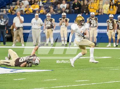 Thumbnail 1 in Fort Wayne Bishop Dwenger vs Evansville Central (IHSAA 4A Final) photogallery.