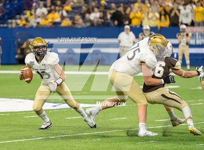 Thumbnail 3 in Fort Wayne Bishop Dwenger vs Evansville Central (IHSAA 4A Final) photogallery.