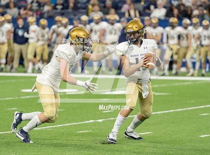 Thumbnail 3 in Fort Wayne Bishop Dwenger vs Evansville Central (IHSAA 4A Final) photogallery.