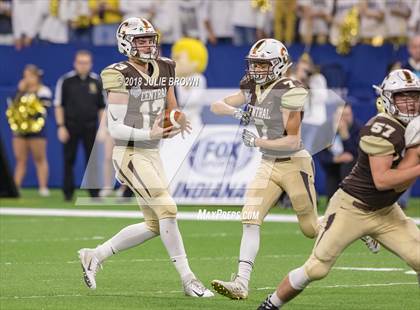 Thumbnail 1 in Fort Wayne Bishop Dwenger vs Evansville Central (IHSAA 4A Final) photogallery.