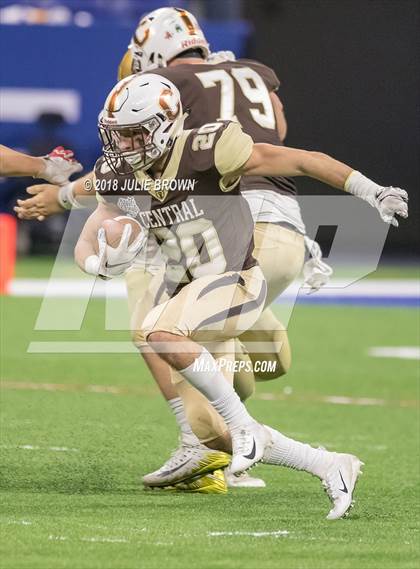 Thumbnail 1 in Fort Wayne Bishop Dwenger vs Evansville Central (IHSAA 4A Final) photogallery.