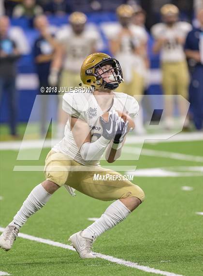 Thumbnail 1 in Fort Wayne Bishop Dwenger vs Evansville Central (IHSAA 4A Final) photogallery.