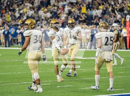 Thumbnail 3 in Fort Wayne Bishop Dwenger vs Evansville Central (IHSAA 4A Final) photogallery.