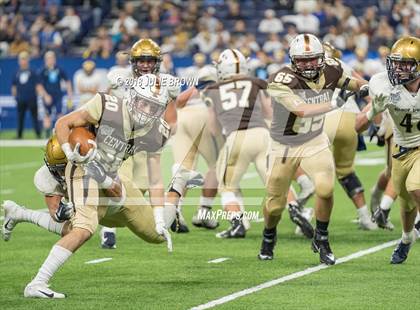 Thumbnail 3 in Fort Wayne Bishop Dwenger vs Evansville Central (IHSAA 4A Final) photogallery.