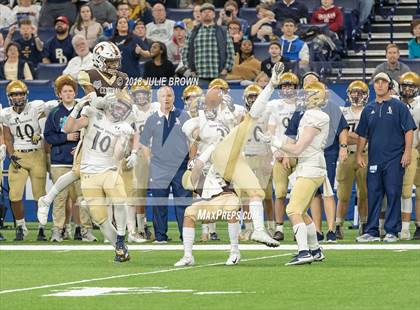 Thumbnail 1 in Fort Wayne Bishop Dwenger vs Evansville Central (IHSAA 4A Final) photogallery.