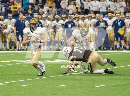Thumbnail 1 in Fort Wayne Bishop Dwenger vs Evansville Central (IHSAA 4A Final) photogallery.