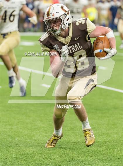 Thumbnail 2 in Fort Wayne Bishop Dwenger vs Evansville Central (IHSAA 4A Final) photogallery.