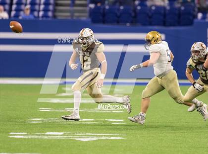 Thumbnail 2 in Fort Wayne Bishop Dwenger vs Evansville Central (IHSAA 4A Final) photogallery.