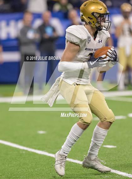 Thumbnail 3 in Fort Wayne Bishop Dwenger vs Evansville Central (IHSAA 4A Final) photogallery.