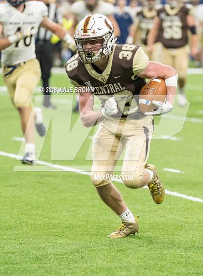 Thumbnail 2 in Fort Wayne Bishop Dwenger vs Evansville Central (IHSAA 4A Final) photogallery.