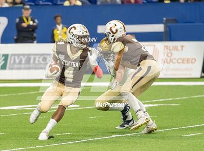 Thumbnail 1 in Fort Wayne Bishop Dwenger vs Evansville Central (IHSAA 4A Final) photogallery.