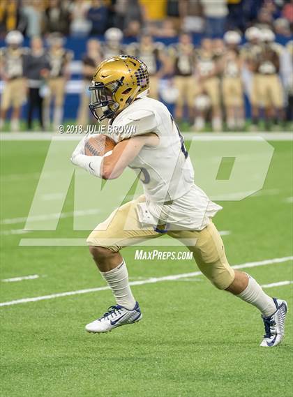 Thumbnail 2 in Fort Wayne Bishop Dwenger vs Evansville Central (IHSAA 4A Final) photogallery.