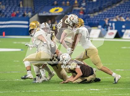 Thumbnail 2 in Fort Wayne Bishop Dwenger vs Evansville Central (IHSAA 4A Final) photogallery.