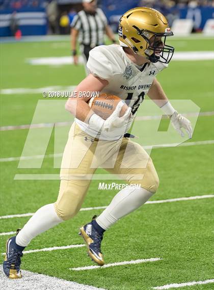 Thumbnail 1 in Fort Wayne Bishop Dwenger vs Evansville Central (IHSAA 4A Final) photogallery.