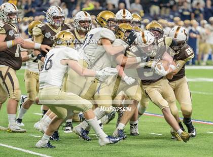 Thumbnail 3 in Fort Wayne Bishop Dwenger vs Evansville Central (IHSAA 4A Final) photogallery.