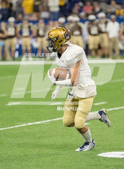 Thumbnail 1 in Fort Wayne Bishop Dwenger vs Evansville Central (IHSAA 4A Final) photogallery.