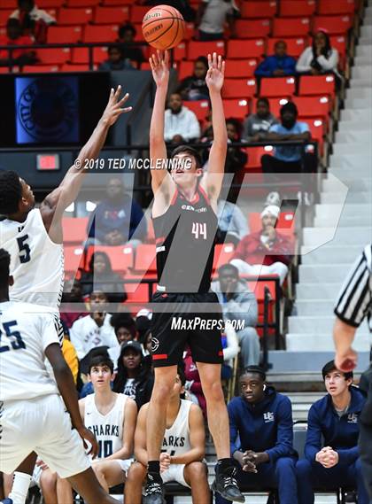 Thumbnail 2 in Centennial vs. University photogallery.