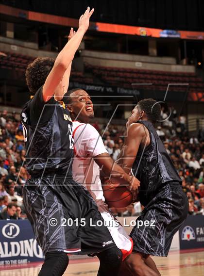 Thumbnail 1 in Bishop Montgomery vs. Etiwanda (CIF SS Open Division Final) photogallery.