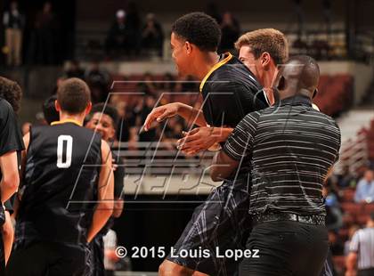 Thumbnail 1 in Bishop Montgomery vs. Etiwanda (CIF SS Open Division Final) photogallery.