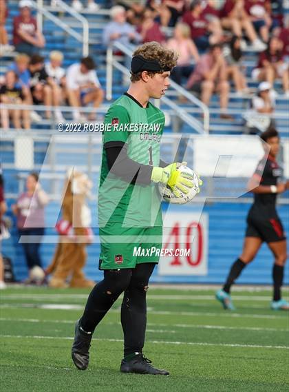 Thumbnail 1 in Lake Travis vs. Plano (UIL 6A Boys Soccer State Final) photogallery.