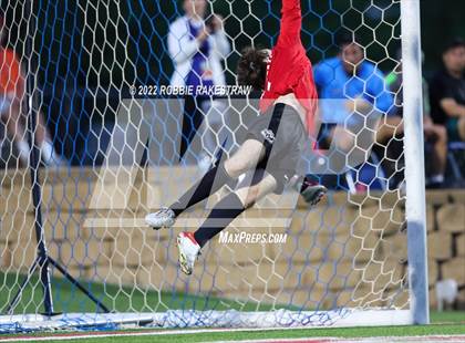 Thumbnail 2 in Lake Travis vs. Plano (UIL 6A Boys Soccer State Final) photogallery.