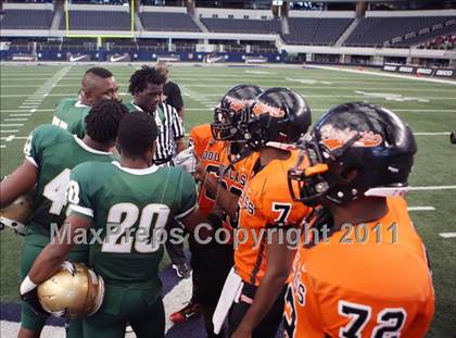 Thumbnail 1 in DeSoto vs. Douglass (Kirk Herbstreit National Kickoff Classic) photogallery.