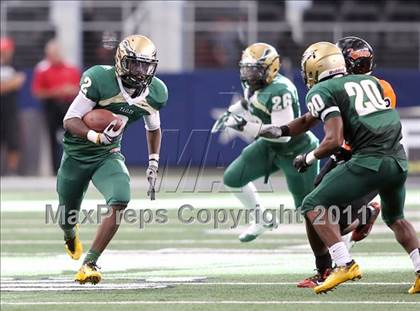 Thumbnail 2 in DeSoto vs. Douglass (Kirk Herbstreit National Kickoff Classic) photogallery.