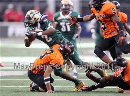Thumbnail 2 in DeSoto vs. Douglass (Kirk Herbstreit National Kickoff Classic) photogallery.
