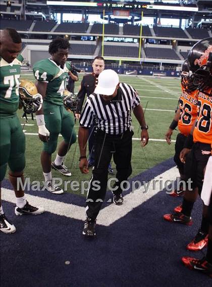 Thumbnail 2 in DeSoto vs. Douglass (Kirk Herbstreit National Kickoff Classic) photogallery.