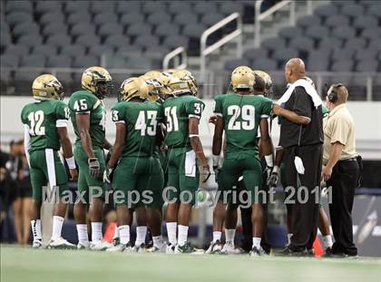 Thumbnail 2 in DeSoto vs. Douglass (Kirk Herbstreit National Kickoff Classic) photogallery.