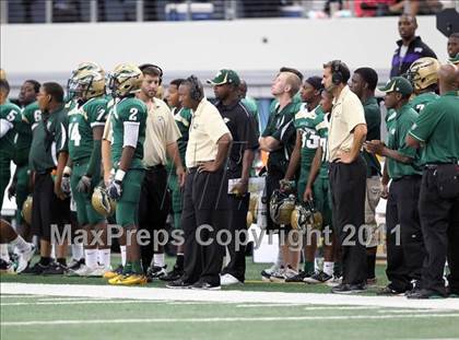 Thumbnail 1 in DeSoto vs. Douglass (Kirk Herbstreit National Kickoff Classic) photogallery.