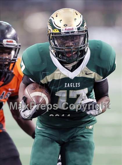 Thumbnail 3 in DeSoto vs. Douglass (Kirk Herbstreit National Kickoff Classic) photogallery.