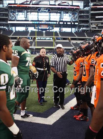 Thumbnail 2 in DeSoto vs. Douglass (Kirk Herbstreit National Kickoff Classic) photogallery.