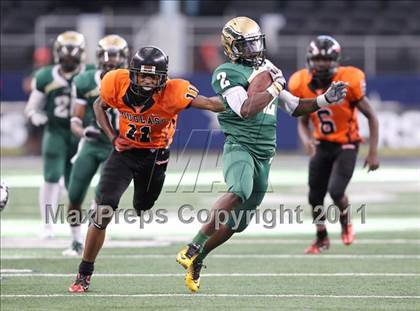 Thumbnail 2 in DeSoto vs. Douglass (Kirk Herbstreit National Kickoff Classic) photogallery.