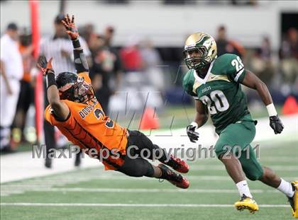Thumbnail 1 in DeSoto vs. Douglass (Kirk Herbstreit National Kickoff Classic) photogallery.