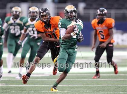 Thumbnail 1 in DeSoto vs. Douglass (Kirk Herbstreit National Kickoff Classic) photogallery.