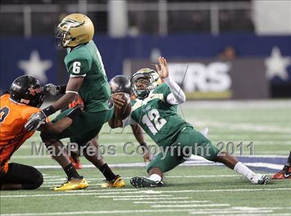 Thumbnail 3 in DeSoto vs. Douglass (Kirk Herbstreit National Kickoff Classic) photogallery.
