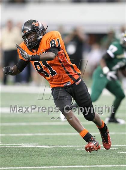 Thumbnail 2 in DeSoto vs. Douglass (Kirk Herbstreit National Kickoff Classic) photogallery.