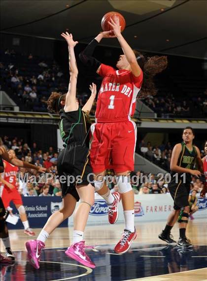 Thumbnail 3 in Brea Olinda vs. Mater Dei (CIF SS 1AA Final) photogallery.