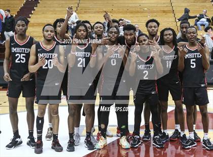 Thumbnail 2 in Imhotep Charter vs. Cardinal Hayes (Spalding Hoophall Classic) photogallery.