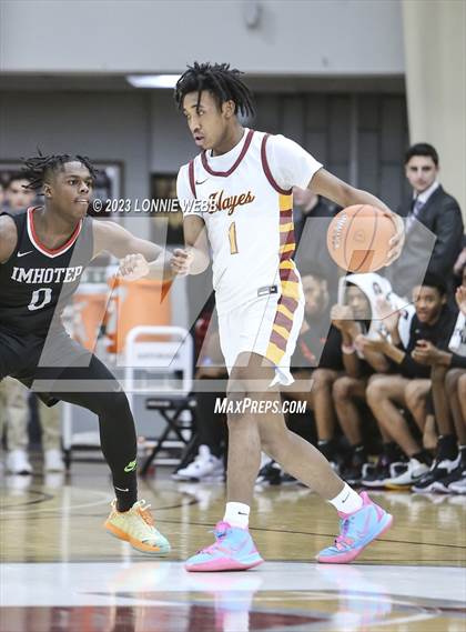 Thumbnail 1 in Imhotep Charter vs. Cardinal Hayes (Spalding Hoophall Classic) photogallery.