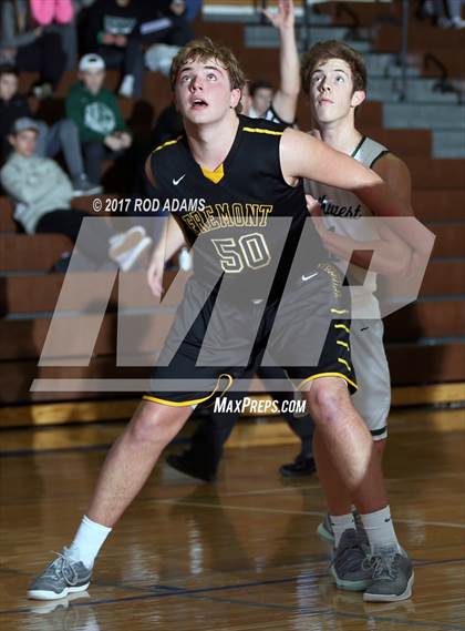 Thumbnail 2 in Lincoln Southwest vs. Fremont (HAC Tournament) photogallery.