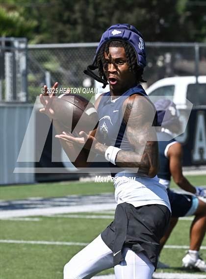 Thumbnail 3 in St. John Bosco vs. Corona del Mar (Brave 8 Invitational) photogallery.