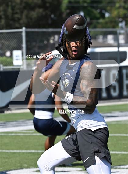 Thumbnail 2 in St. John Bosco vs. Corona del Mar (Brave 8 Invitational) photogallery.